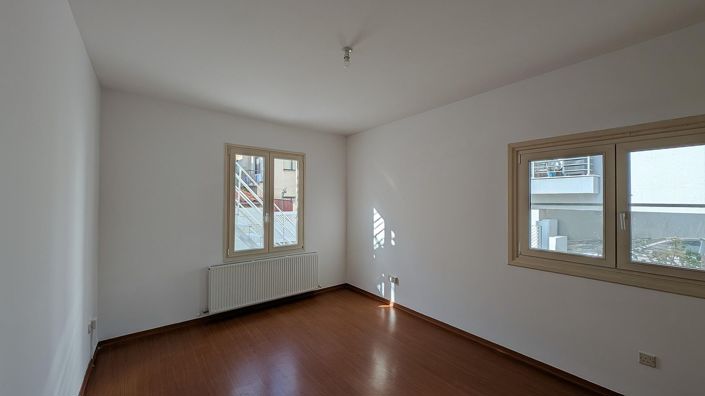 Image No.43-7 Bed Property for sale