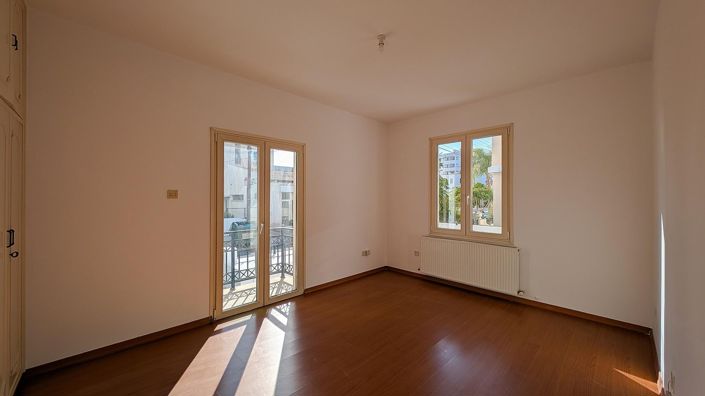 Image No.44-7 Bed Property for sale