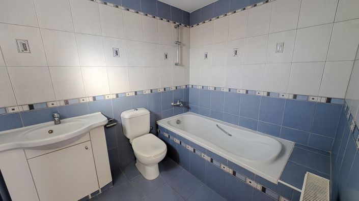 Image No.46-7 Bed Property for sale