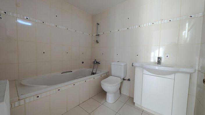 Image No.47-7 Bed Property for sale