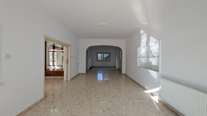 Image No.6-7 Bed Property for sale