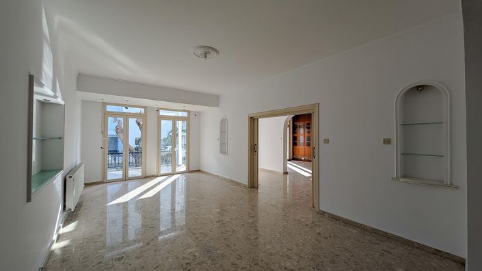 Image No.7-7 Bed Property for sale