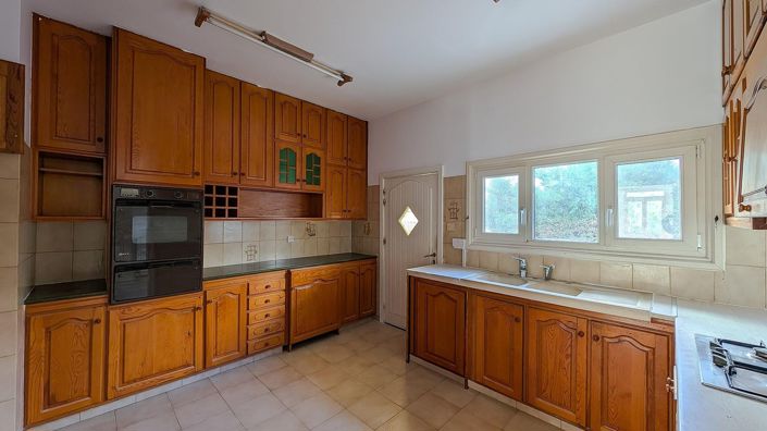 Image No.9-7 Bed Property for sale