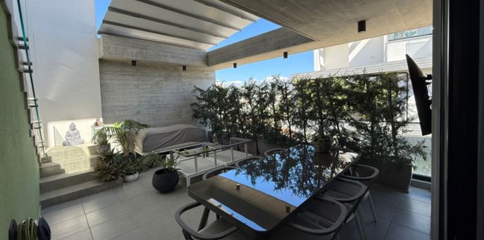 Image No.3-3 Bed Property for sale