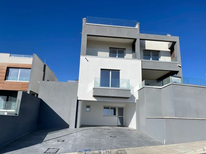 Image No.14-3 Bed Villa for sale