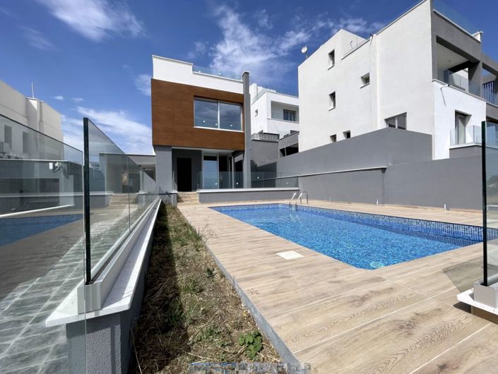 Image No.12-3 Bed Villa for sale