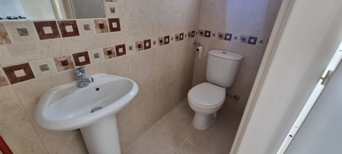 Image No.15-2 Bed Townhouse for sale