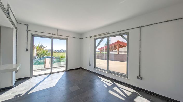 Image No.18-3 Bed Villa for sale