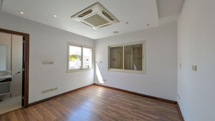 Image No.30-4 Bed Villa for sale