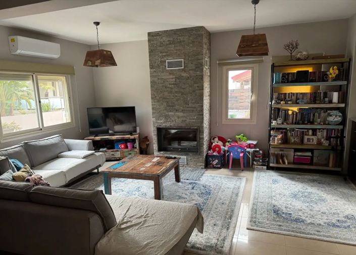 Image No.2-3 Bed Villa for sale