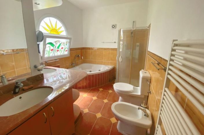 Image No.5-5 Bed Bungalow for sale