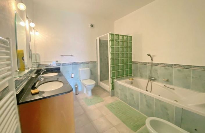 Image No.7-5 Bed Bungalow for sale