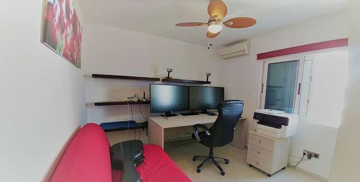 Image No.12-3 Bed Property for sale