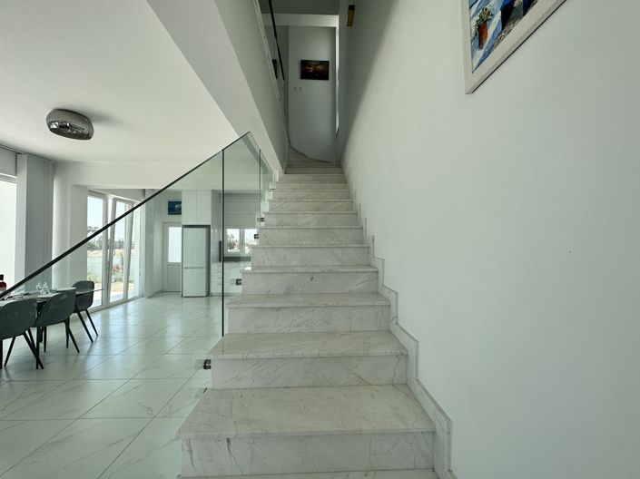 Image No.28-3 Bed Villa for sale