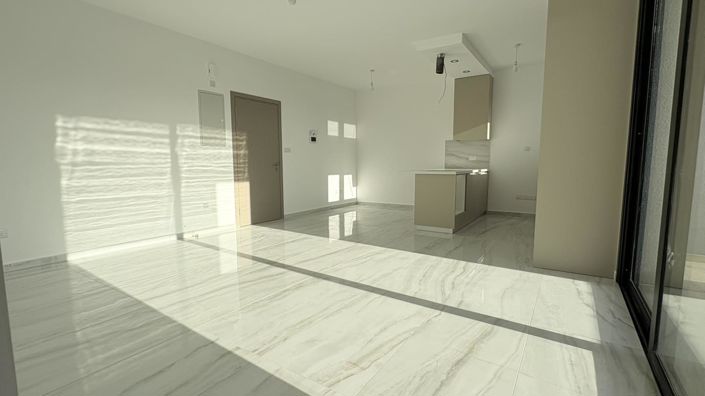 Image No.6-2 Bed Property for sale