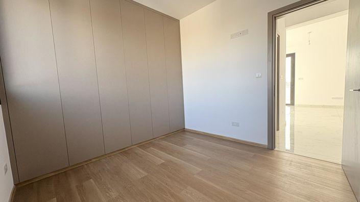 Image No.9-2 Bed Property for sale