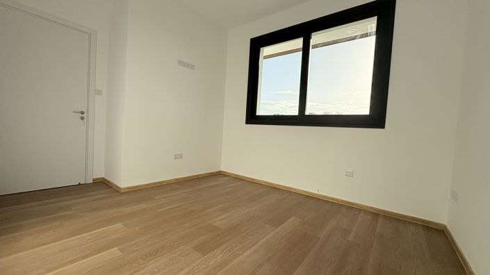 Image No.11-2 Bed Property for sale