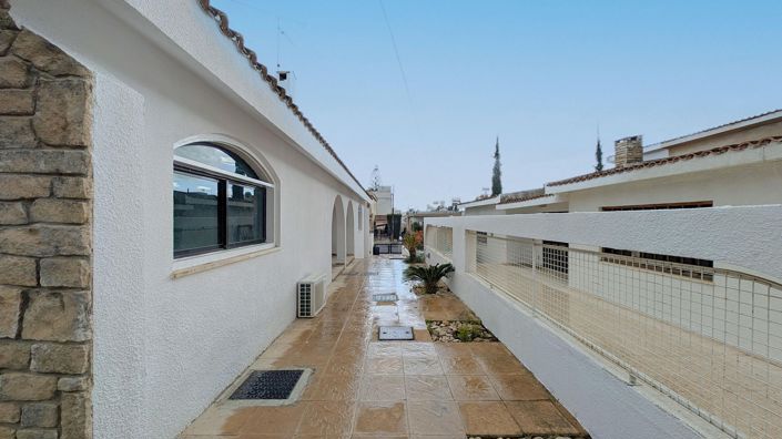 Image No.2-3 Bed Villa for sale