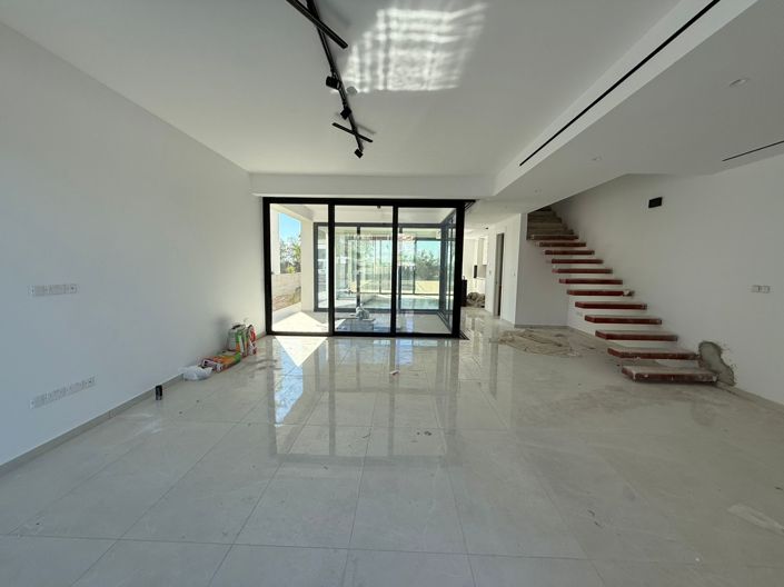 Image No.7-3 Bed Villa for sale