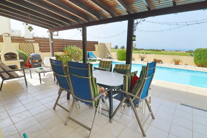 Image No.2-Villa de 4 chambres à vendre à Peyia