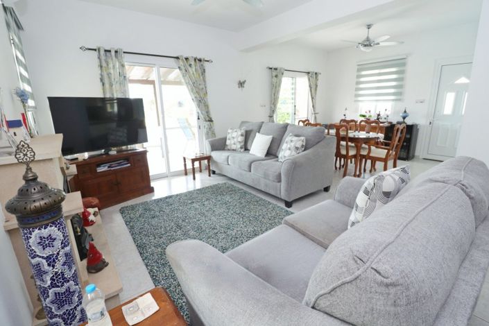 Image No.3-Villa de 4 chambres à vendre à Peyia