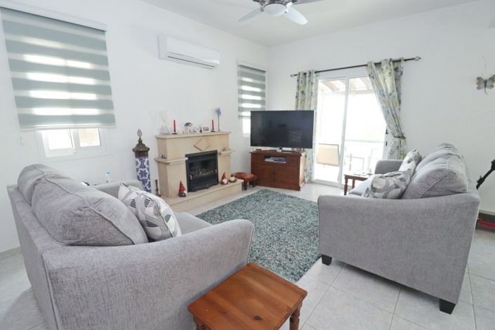 Image No.4-Villa de 4 chambres à vendre à Peyia