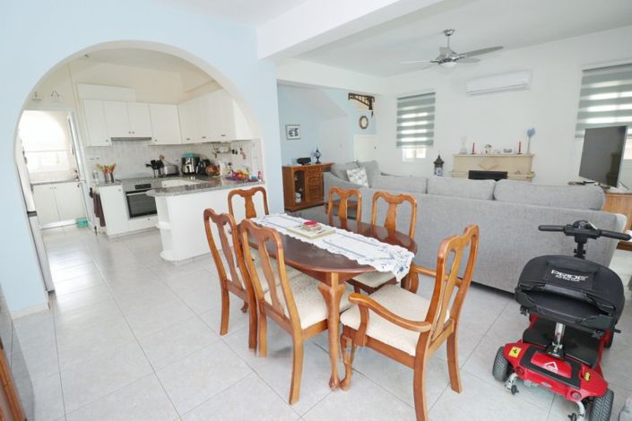 Image No.8-Villa de 4 chambres à vendre à Peyia