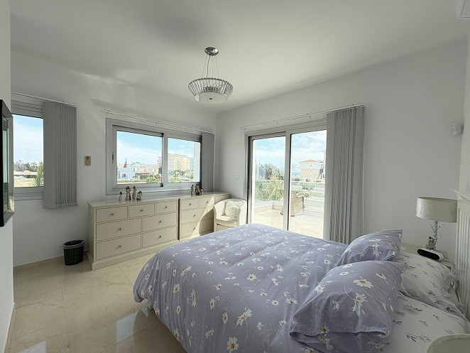 Image No.18-7 Bed Villa for sale