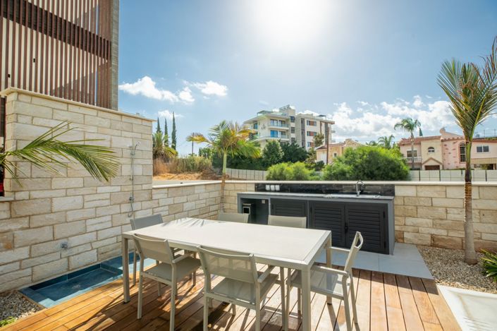 Image No.8-2 Bed Property for sale