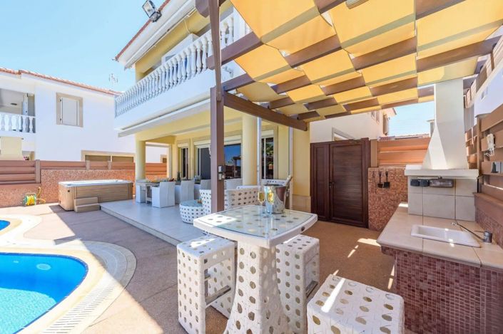 Image No.12-5 Bed Villa for sale