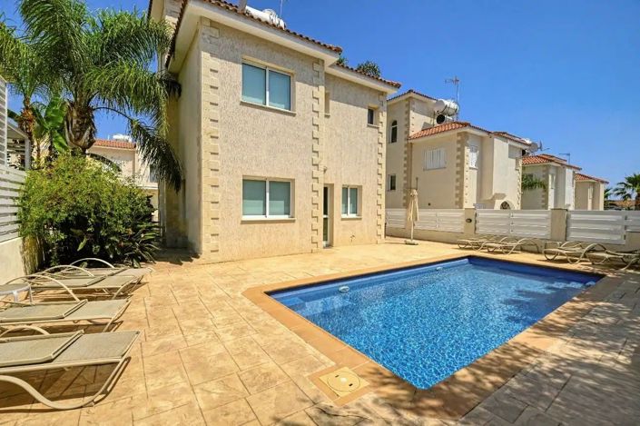 Image No.2-3 Bed Villa for sale