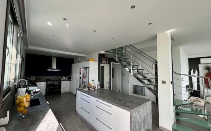 Image No.2-3 Bed Villa for sale