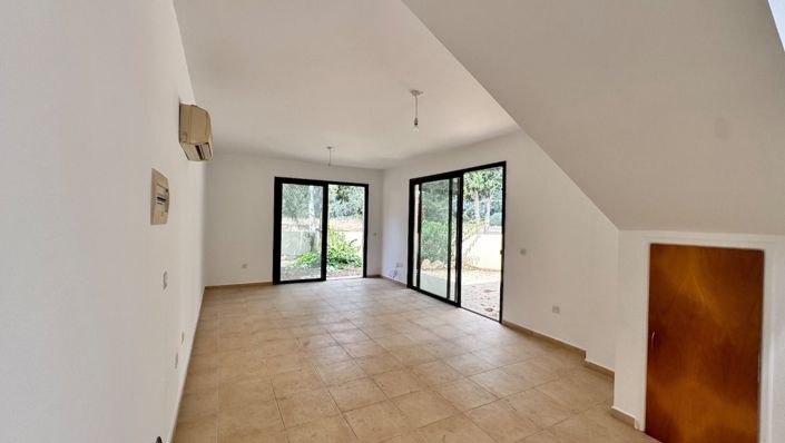 Image No.5-3 Bed Townhouse for sale