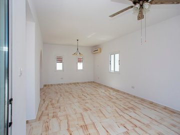 15186971298