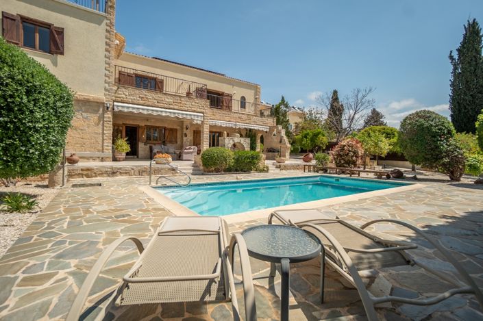 Image No.2-5 Bed Villa for sale