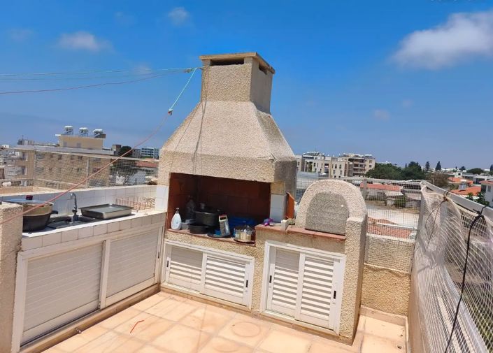 Image No.12-3 Bed Property for sale