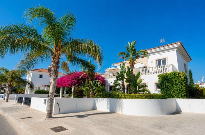 Image No.2-3 Bed Villa for sale