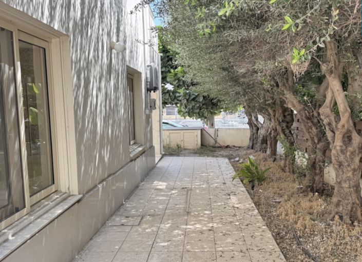 Image No.2-4 Bed Villa for sale