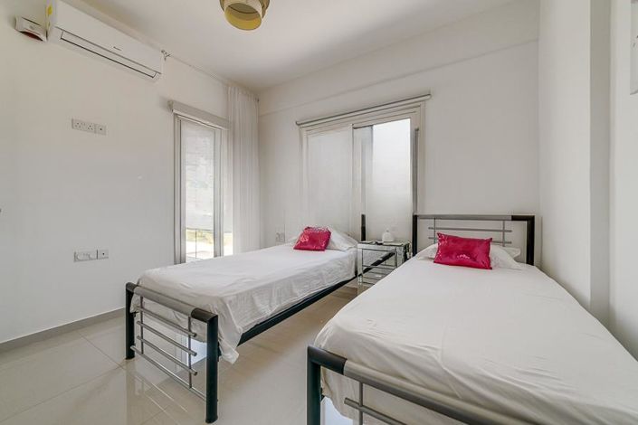 Image No.8-3 Bed Villa for sale