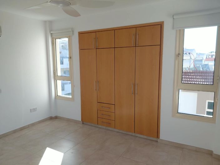 Image No.24-3 Bed Property for sale