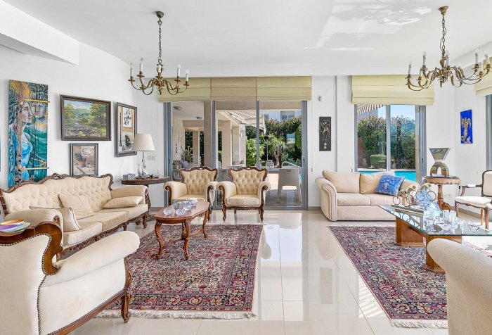 Image No.5-6 Bed Villa for sale