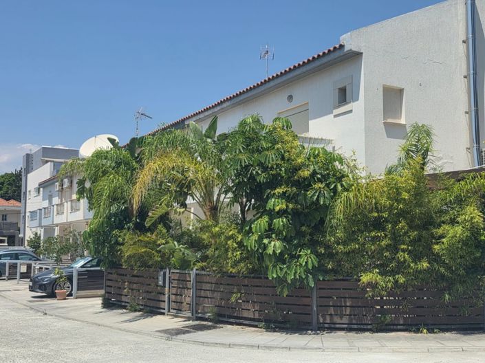Image No.20-2 Bed Townhouse for sale