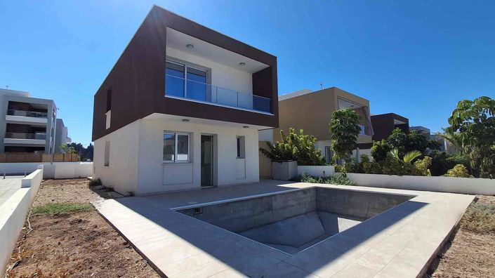 Image No.2-3 Bed Villa for sale