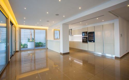 Image No.6-28 Bed Property for sale