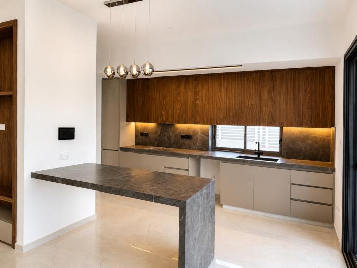 Image No.3-4 Bed House for sale