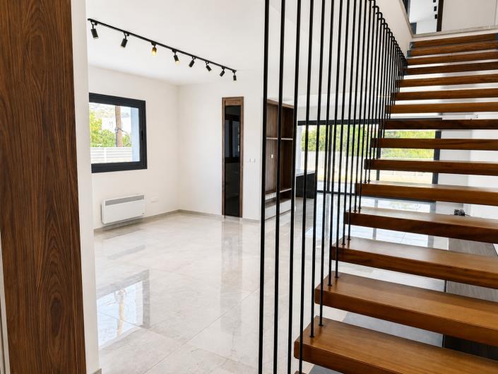 Image No.5-4 Bed House for sale