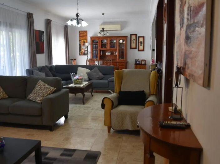 Image No.3-6 Bed Property for sale