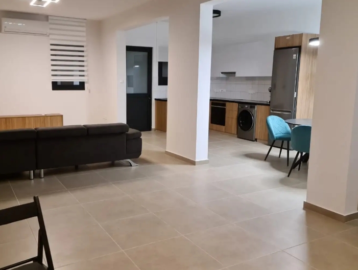Image No.5-6 Bed Property for sale