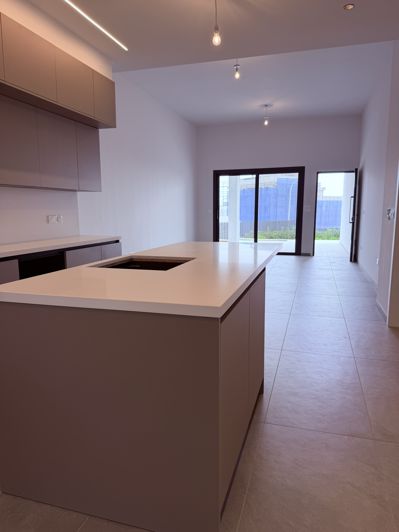 Image No.10-3 Bed Apartment for sale
