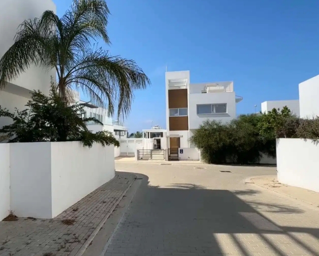 Image No.3-3 Bed Villa for sale
